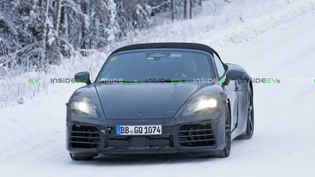 El Porsche 718 Boxster eléctrico fue captado mientras realizaban sus pruebas de invierno
