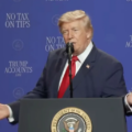 Trump asegura que los conductores de eléctricos tienen una “enfermedad”